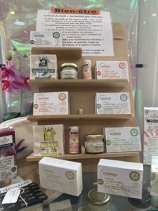 Produits de soin et de beauté solidaires  dans notre boutique Soutenons .des coopératives de femmes africaines au Burkina Faso en achetant leurs produits à partir de produits naturels biologiques pour la peau tout en respectant la nature