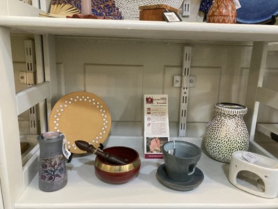 Poteries et objets peints et gravés